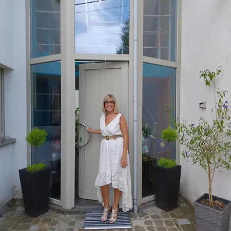 La Maison De Regine Bed & Breakfast 3*