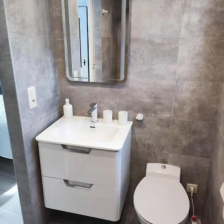 La Maison De Regine Bed and Breakfast 3*